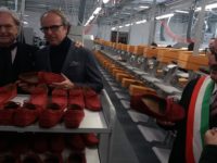 Gentiloni battezza ad Arquata la fabbrica di calzature dei Della Valle. A regime 100 occupati