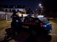 Donna uccisa a coltellate da ex marito