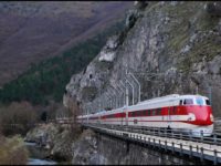 Sperone roccia minaccia strade e ferrovia Genga. Treni cancellati domenica Ancona Roma per rimozione