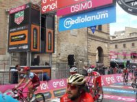 Osimo si colora di rosa per l’arrivo del Giro d’Italia. Grande festa di sport e di popolo