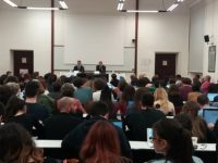 L’Ambasciatore Massolo a Macerata. Uscire da crisi istituzionale e tutelare gli interessi nazionali