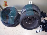 Cocaina nascosta nella gomma di scorta . Due giovani arrestati sull’autostrada da Polizia Ascoli,  napoletano il fornitore
