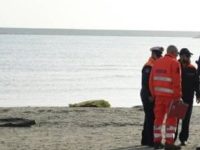 Cadavere sulla spiaggia di Marina Palmense