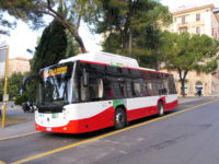 Autobus contro palazzo ad Ancona, feriti