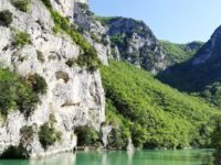 La suggestione delle sculture alla Gola del Furlo