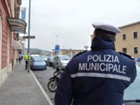 Ancona : coinvolto in incidente fugge a piedi, bloccato