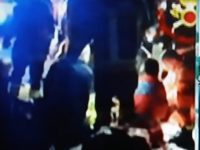 Continuavano a rubare con i morti ancora a terra