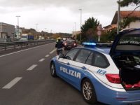 Ancona, auto si schianta contro guardrail A14