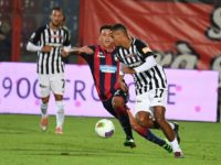 L’Ascoli travolto dal Crotone 3-1, zona play off a rischio