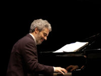 ‘La musica è pericolosa’, Nicola Piovani in concerto a Civitanova
