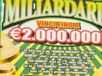 Disoccupato vince 300 mila euro al gratta e vinci