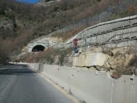 Moto contro muro sulla Salaria, muore 64enne di Maltignano