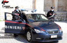 Aggredisce carabinieri con coltello, marocchino bloccato con pistola elettrica