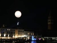 Show della Compagnia dei Folli al Carnevale di Venezia