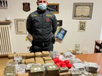 Nell’auto 179 chili di hashish, arrestato 63enne