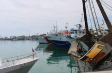 San Benedetto, motopesca rischia di affondare