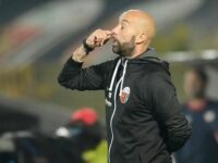 Bucchi : “Contro il Cagliari una prova di grande spirito e cuore”. Lungoyi super