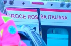 Uomo muore schiacciato da un albero
