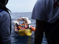 Nave con 100 migranti in arrivo a Pesaro