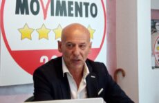 Computers alle scuole con i soldi dei parlamentari Cinquestelle