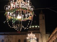 Carnevale ad Ascoli, ristrutturati i lampadari storici