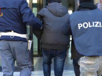 Nascondeva 5 chili di hashish, arrestato 30enne del Pesarese
