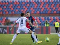 Foto Francesco Arena/LaPresse 18 Dicembre 2022 Cosenza, Italia - sport, calcio - Cosenza vs Ascoli- Campionato di calcio Serie BKT 2022/2023 - Stadio San Vito Marulla. Nella foto: Voca e Collocolo

December 18, 2022 Cosenza Italy - sport, soccer - Cosenza vs Ascoli - Italian Football Championship League BKT 2022/2023 - San Vito Marulla stadium. In the pic: Voca and Collocolo