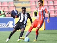 Foto Giuseppe Zanardelli/LaPresse 23  Settembre 2023 - Cremona, Italia - sport, calcio - Cremonese vs Ascoli - Campionato italiano di calcio Serie BKT 2023/2024 - Stadio Giovanni Zini. Nella foto: Bryan Bayeye Collocolo Michele

September 23, 2023 Cremona, Italy - sport, soccer - Cremonese vs Ascoli  - Italian Serie BKT Football Championship 2023/2024 - Giovanni Zini Stadium. In the pic: Bryan Bayeye Collocolo Michele