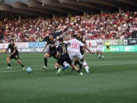 Foto Emilio Bordoni/LaPresse 2 Settembre 2023 Bolzano, Italia - sport, calcio - SudTirol vs Ascoli - Campionato di calcio Serie BKT 2023/2024 - Stadio Druso. Nella foto: Raphael Odogwu circondato da quattro avversariSeptember 2, 2023 Bolzano, Italy - sport, soccer - SudTirol vs Ascoli - Italian Football Championship League BKT 2023/2024 - Druso stadium. In the pic: Raphael Odogwu