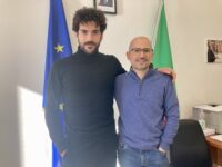 Folignano celebra Di Luigi dopo il successo di “Nuovo Olimpo”