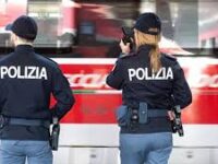 Evade dai domiciliari, sale sul treno e disturba i passeggeri : arrestato