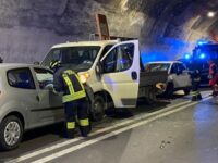 Ancona, frontale nella galleria del Montagnolo