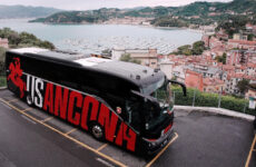 Ancona sconfitto, tifosi assaltano il bus dei giocatori