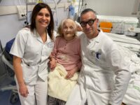 Operata a 103 anni, torna a camminare dopo 2 giorni